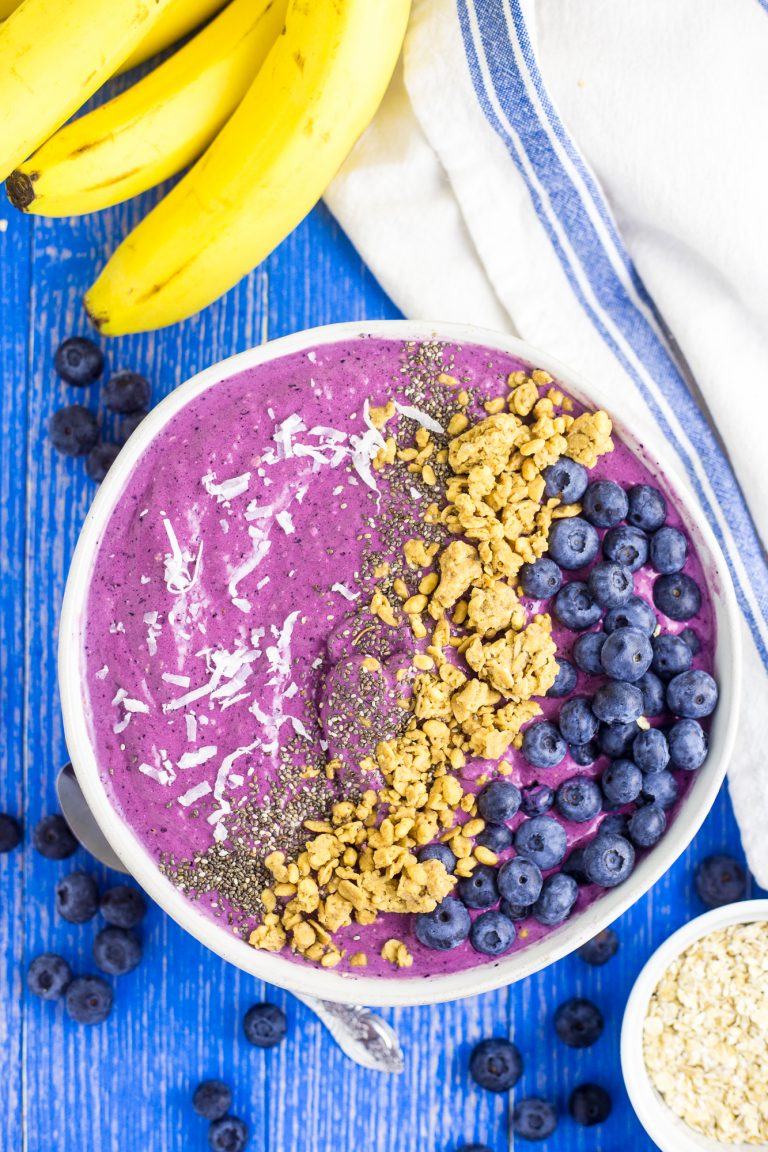 Blueberry Muffin Smoothie Bowl | Mama of Many Blessings
